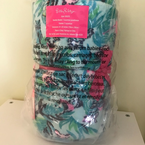Brand New Lilly Pulitzer Fleece Blanket in Barking Up The Palm Tree 47”x63” - Picture 6 of 7